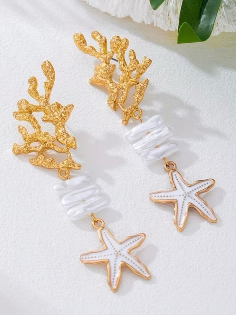 NEW! Gold & White Starfish Coral Drop Earrings. 🪸 A0-24